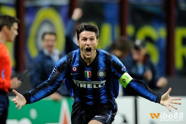 Đội trưởng Zanetti của Inter Milan
