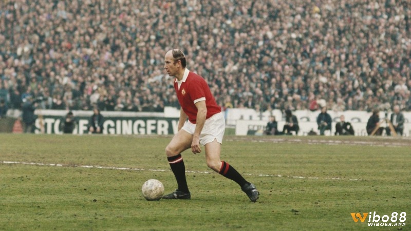 Bobby Charlton là một huyền thoại đỉnh cao của Manchester United
